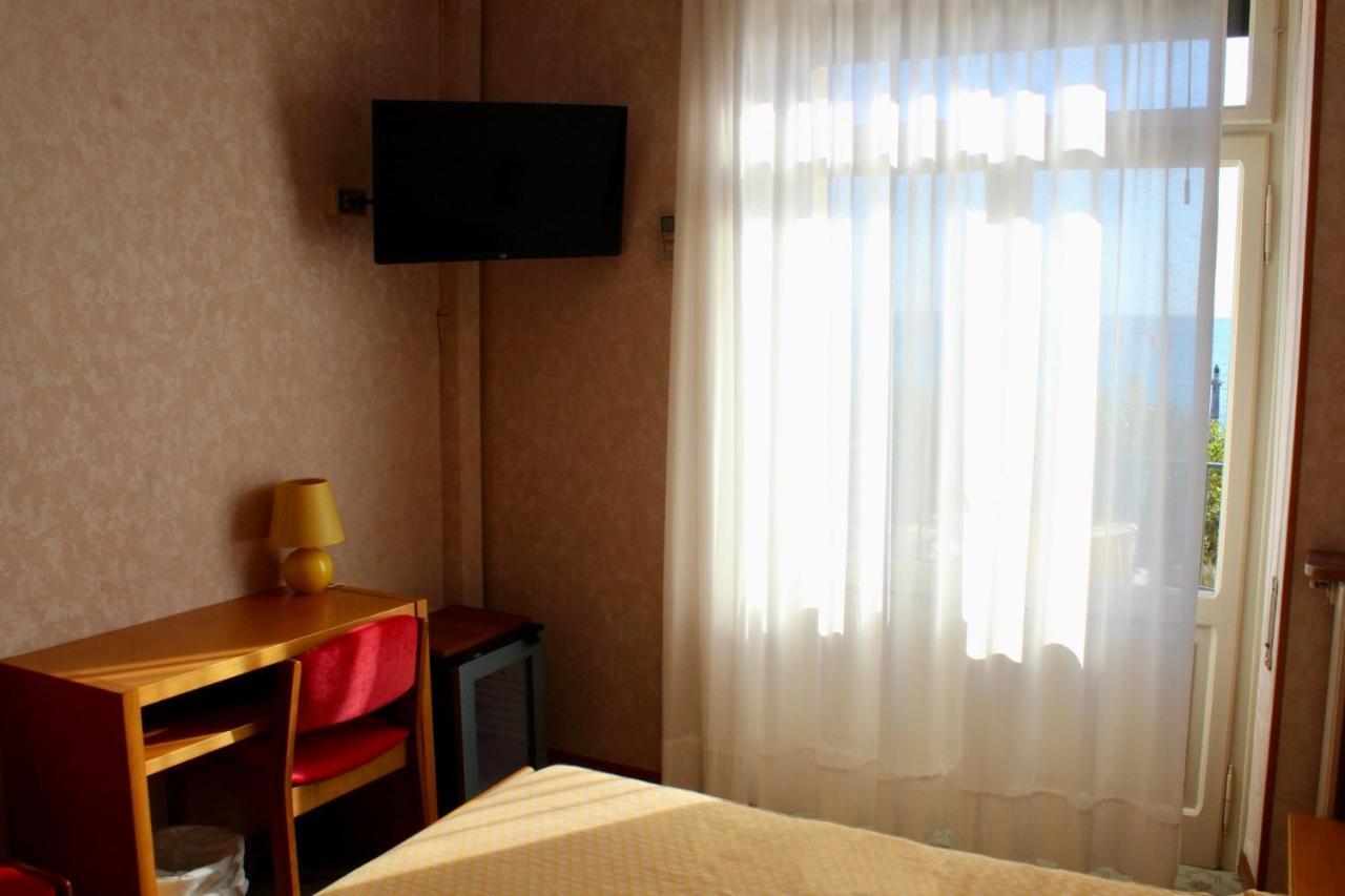 Hotel Tre Corone Гарда Экстерьер фото