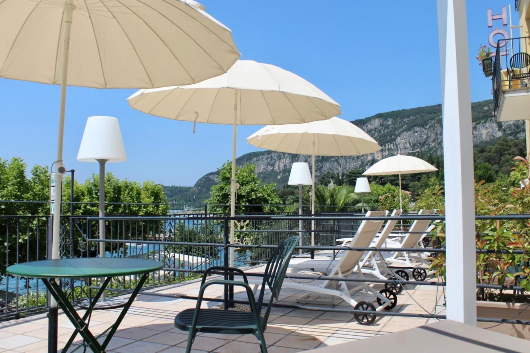 Hotel Tre Corone Гарда Экстерьер фото