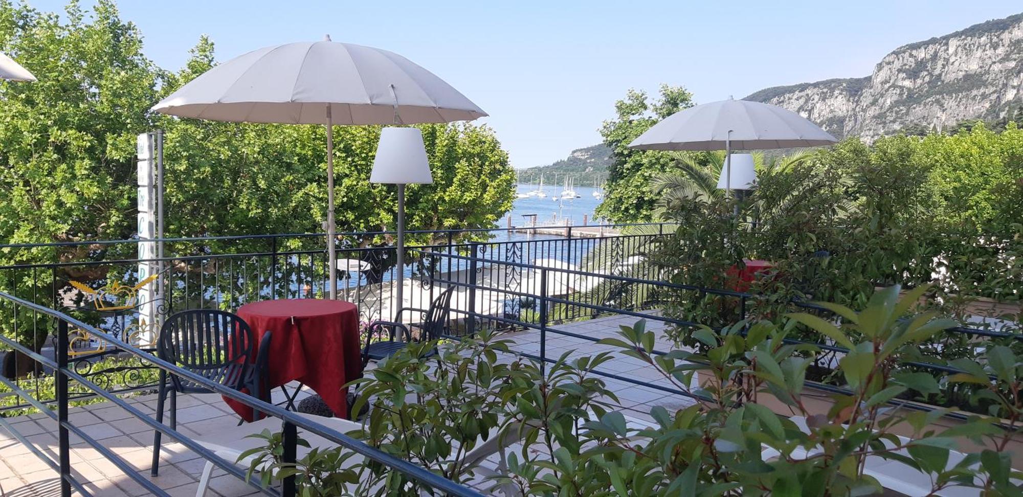 Hotel Tre Corone Гарда Экстерьер фото